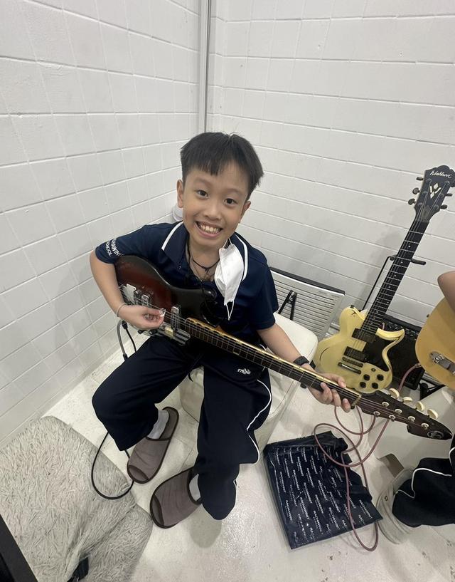 รับสอนกีตาร์ทุกประเภท ที่ Fin Music School 15