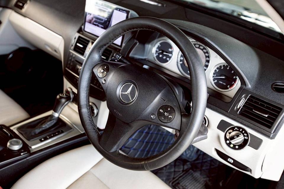 Benz C250 ปี 2013 สีรถสวย สภาพดีมากๆ  15