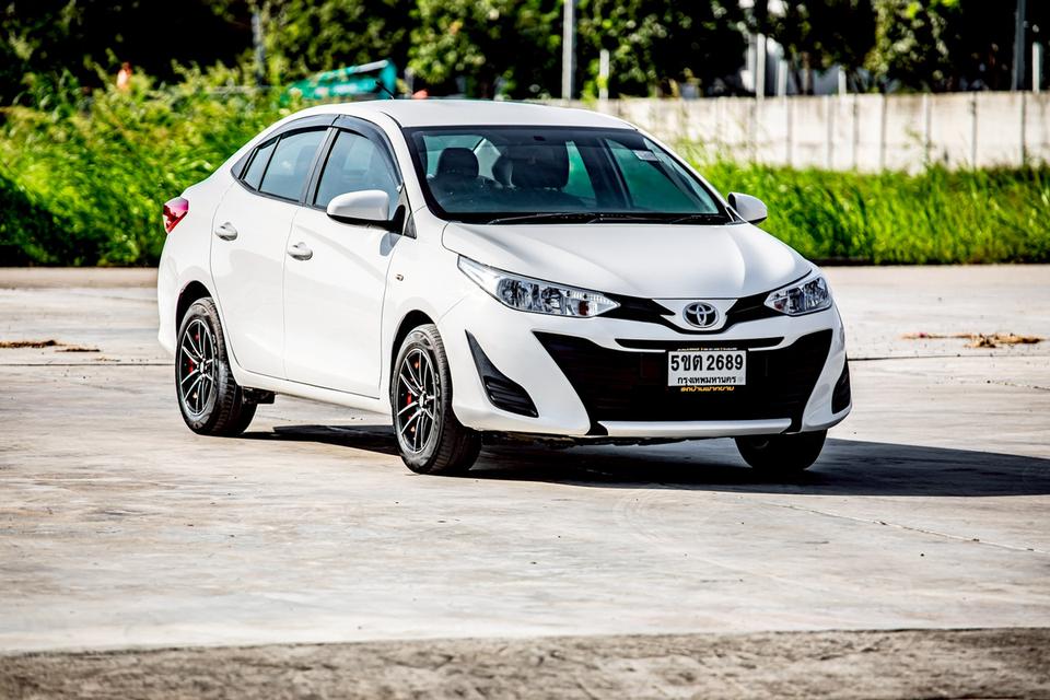 Toyota Yaris Ativ 1.2E ปี 2018 สีขาว มือเดียวป้ายแดง