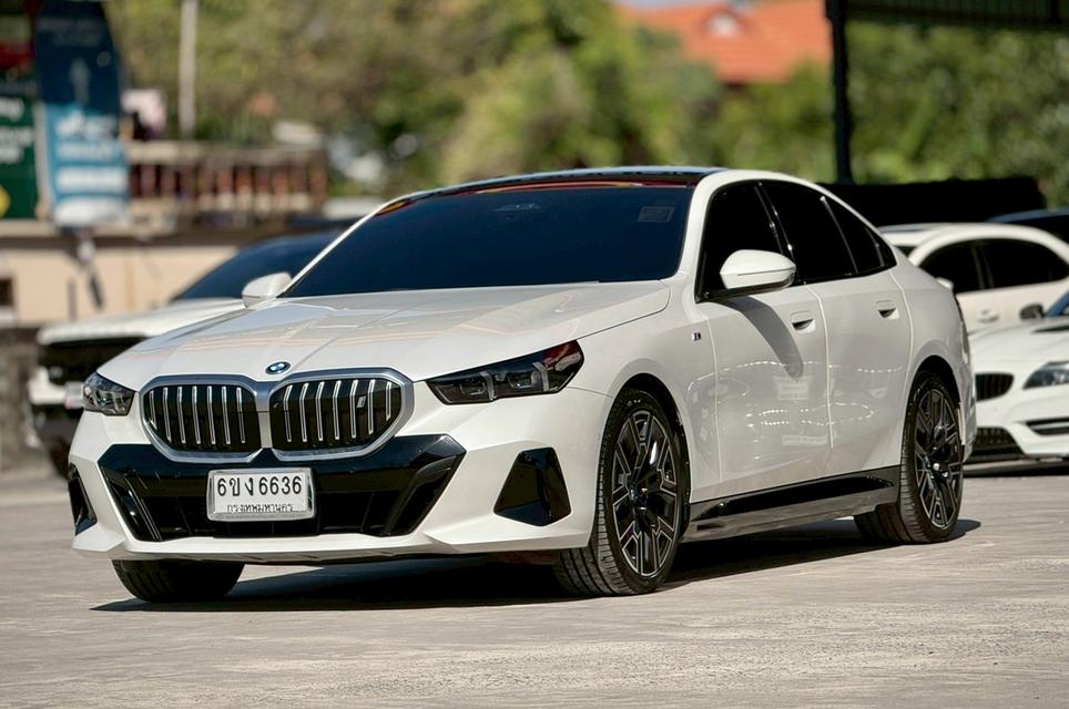 ปี 2023 BMW i5, eDrive40 M SPORT โฉม G60 ปี23-ปัจจุบัน สีขาว รถไฟฟ้า100%