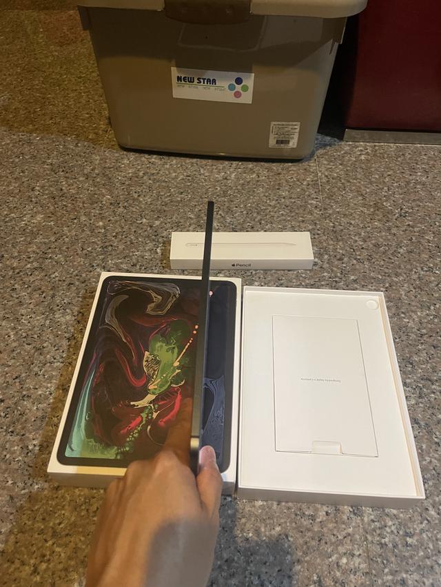 ขายiPadPro11นิ้วสีดำ256กิ๊กWifi Celluer ใส่ซิมได้ใช้งานดีถูกๆๆ