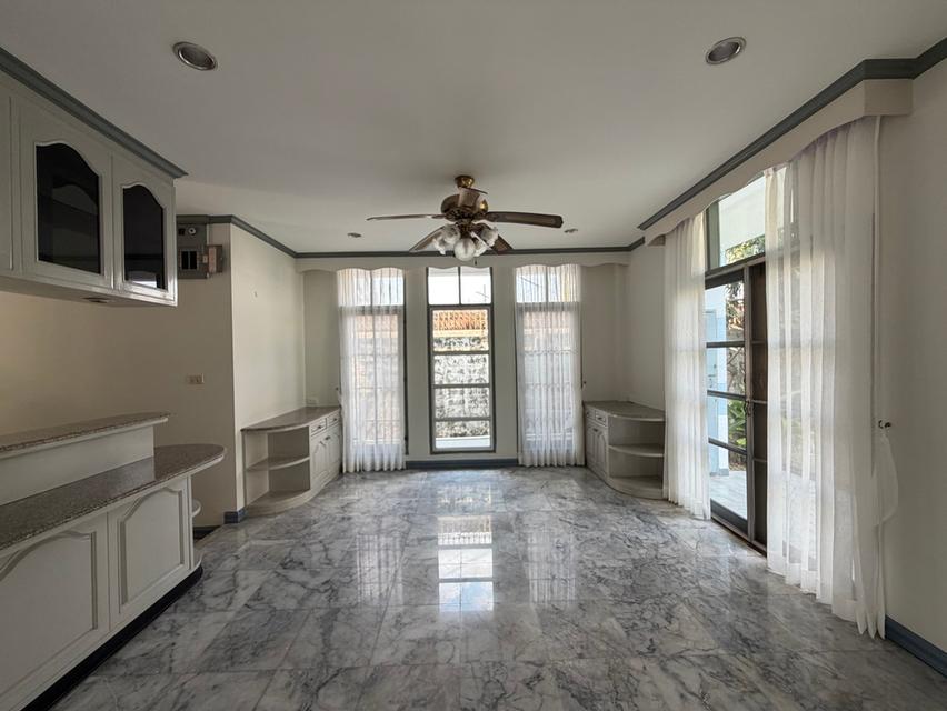 ให้เช่าบ้านเดี่ยว หมู่บ้านโฮมเพลส รามคำแหง 140 พร้อมเข้าอยู่ ทำเลดี เดินทางสะดวก ใกล้รถไฟฟ้าสายสีส้ม 2