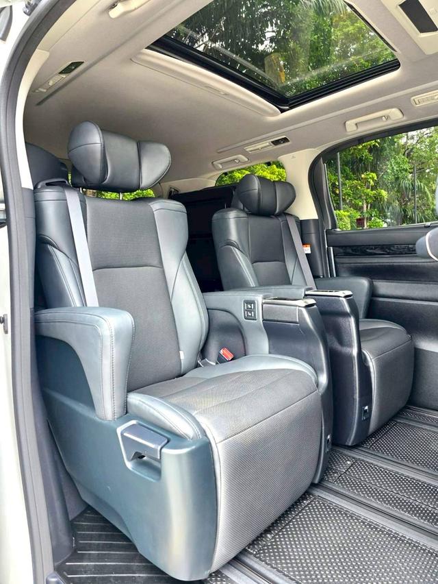 Toyota ALPHARD 2.5SC PACKAGE สีขาว ปี 2023 ไมล์ 34,000 กม.  13