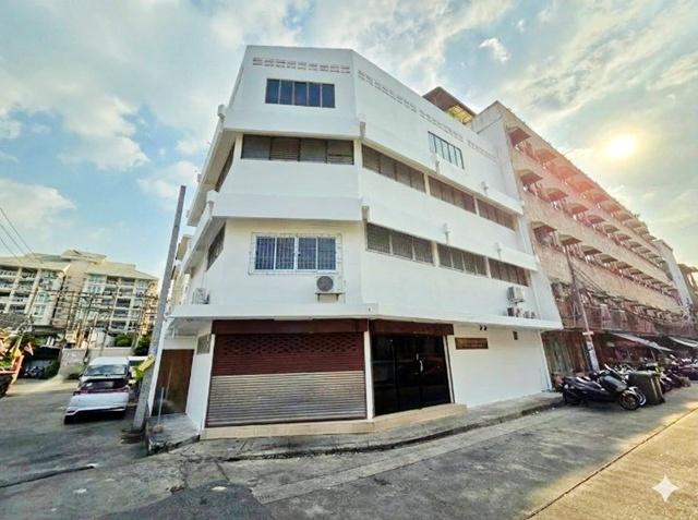 4คูหาทะลุถึงกัน 3 นอน แม็คโคร สาทร 200ม. สภาอุตสาหกรรม 250ม. หัวมุม BTSเซนต์หลุยส์ 1.3กม. 33 ตร.วา. 525 ตร.ม. เซ็นทรัล ส 4