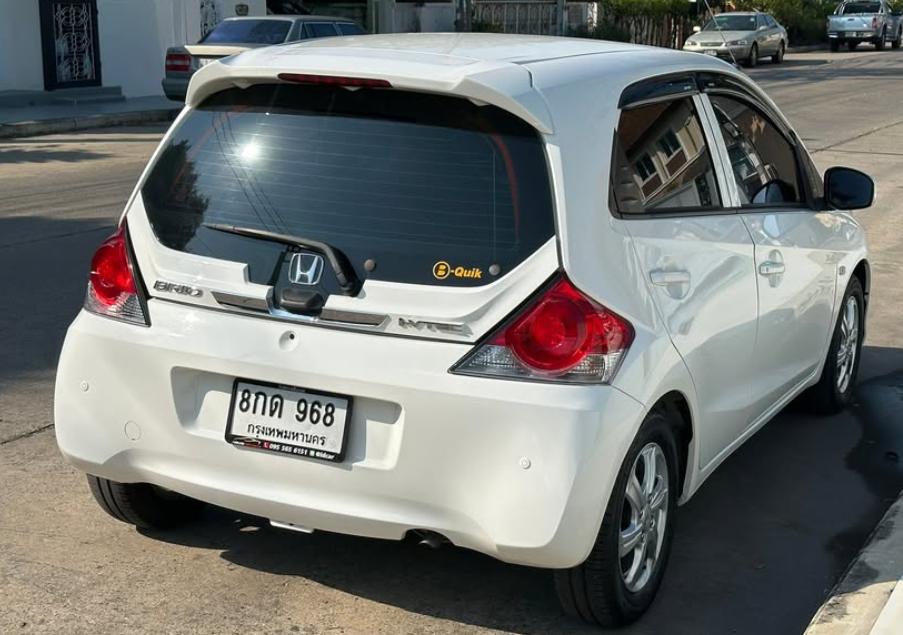 HONDA BRIO ขายด่วน สีขาว  2