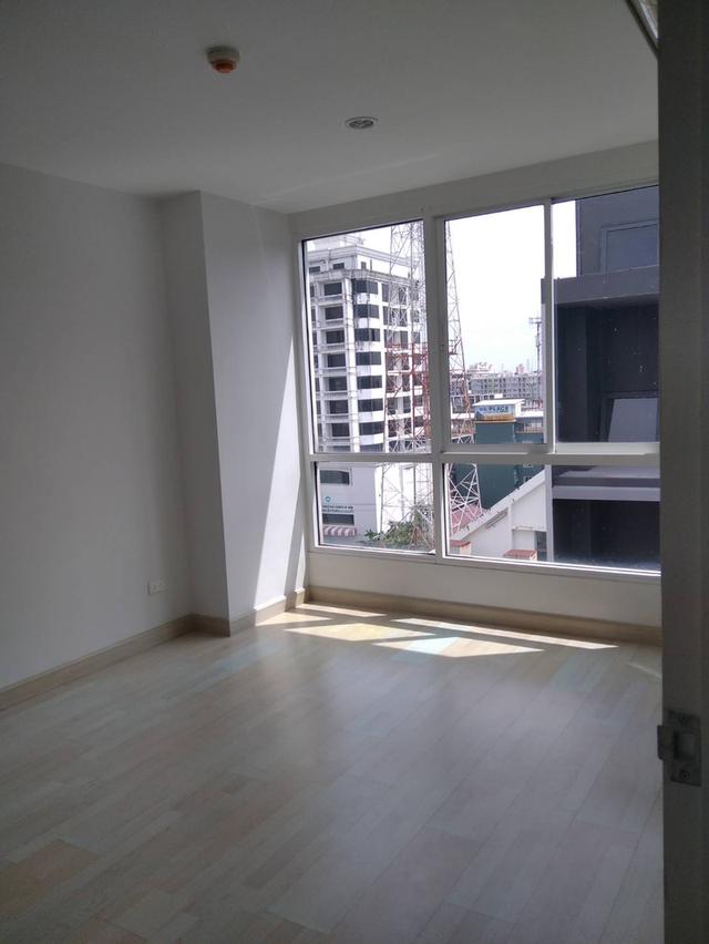 เจ้าของขายเอง !!! คอนโดเงินเหลือ 100,000+ ลาดพร้าว รามคำแหงติด BTS 1