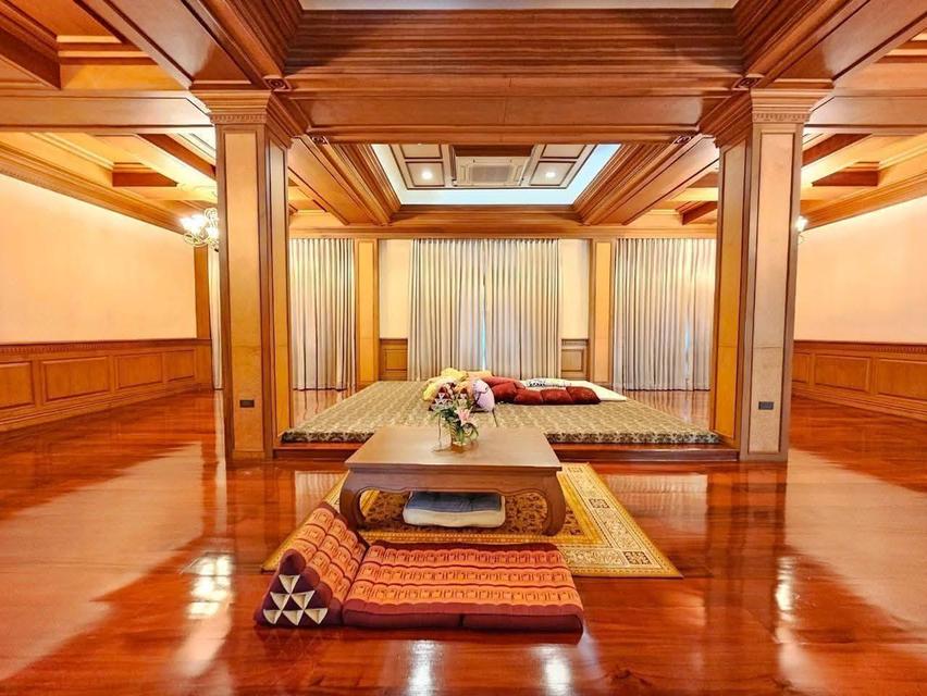 Luxury home For Sale A luxurious mansion in downtown Sriracha. 11