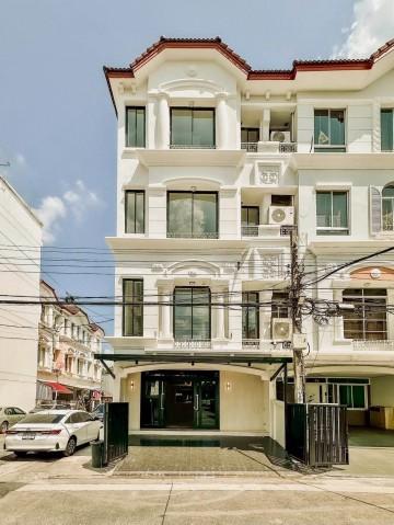 ขายทาวน์โฮมออฟฟิศ 3 ชั้นหลังมุม รีโนเวทใหม่ บ้านกลางเมืองพระรามเก้า-ลาดพร้าว ติดถนนเลียบทางด่วน ใกล้ทาวน์อินทาวน์ 2