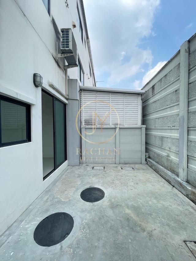 B69-301 ขายด่วน ทาวน์โฮม 3 ชั้น หมู่บ้านกลางเมือง ปิ่นเกล้า-จรัญฯเนื้อที่ 18.9 ตร.ว พื้นที่ใช้สอย 145 ตร.ม 3 ห้องนอน 3 ห้องน้ำ 8