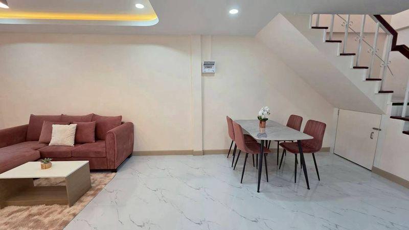 🍒หมู่บ้านอิมพีเรียลเพลส-ซอยลาดปลาดุก🍒ทาวน์เฮ้าส์ 2 ชั้น หลังตลาดJAS GREEN  ห่างจากกาญจนาภิเษกเพียง 2 กิโลเมตร ถนนเมนในโครงการกว้าง12 เมตร 10