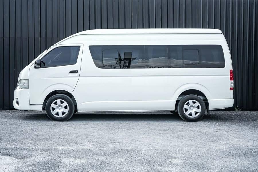 Toyota Commuter สีขาวสภาพดี 7