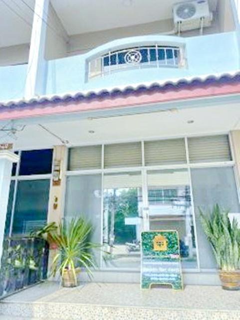 ถ.สุขุมวิท ตลาดรัตนากร 1.2กม. พร้อมเฟอร์ฯ เครื่องใช้ไฟฟ้า 2นอน โลตัสพัทยา 1กม. เทพประสิทธิ์ ให้เช่าอาคาร2 ชั้น 26ตร.วา.2 1