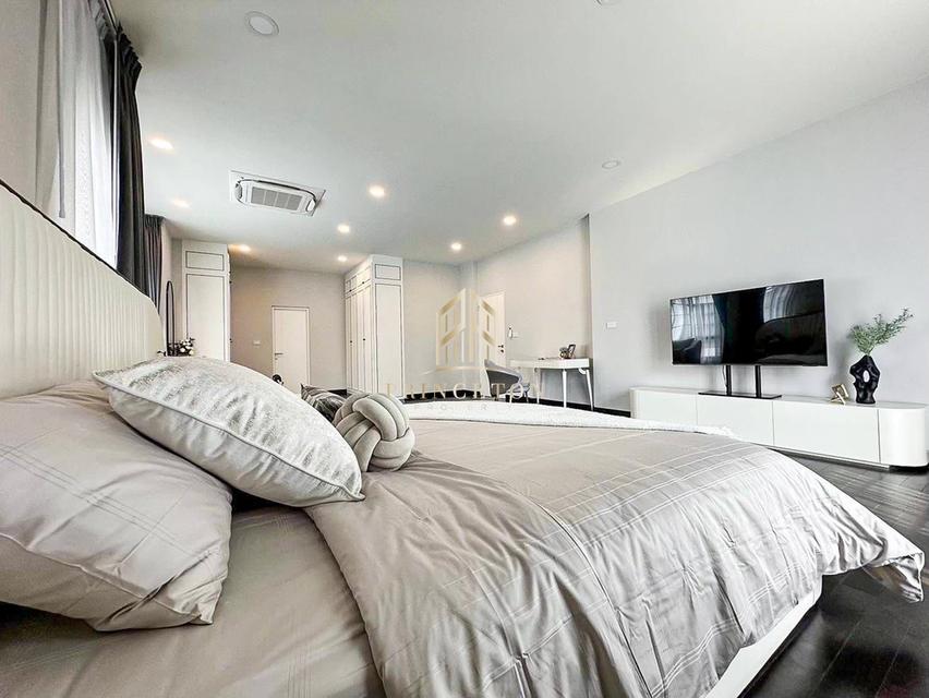 Luxury English-Style Detached House The City Bangna 2 11