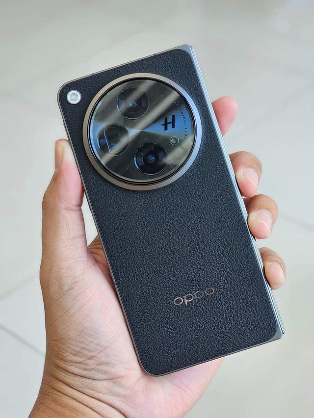 Oppo Find N3 จอพับสีดำ 2