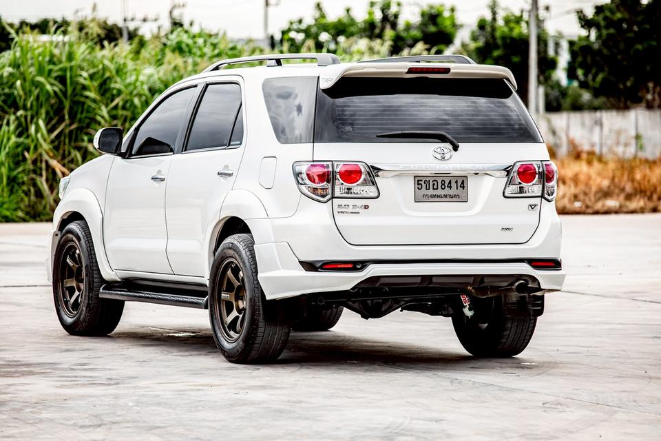 TOYOTA FORTUNER 3.0V สีขาว ปี 2013 ของแต่งหลายแสน  7