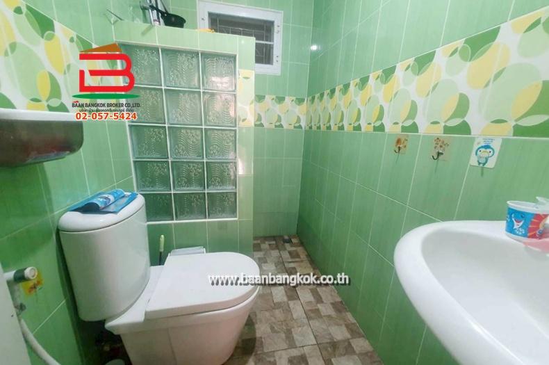 บ้านเดี่ยว บ้านสร้างเอง (ใกล้ตลาดสดหนองจอก) เนื้อที่ 199 ตรว. แขวงโคกแฝด เขตหนองจอก 11