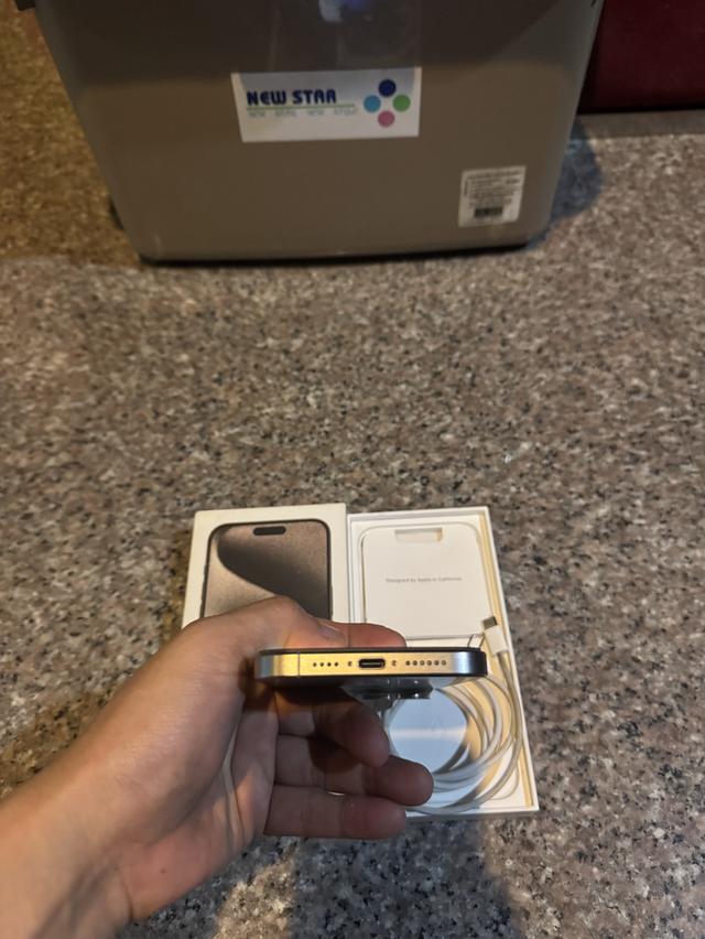 ขายๆๆๆถูกๆๆไอโฟน15ProMaxสีใหม่Natural Titanuim 256กิ๊กยกกล่องอีมี่ตรงสูนTrueใช้งานดีทุกๆฟังชั่นเครื่องรีสโตได้ตลอดไม่มีติดไอคราว ( แบต100%รอบชาด189หาย รูปที่ 4