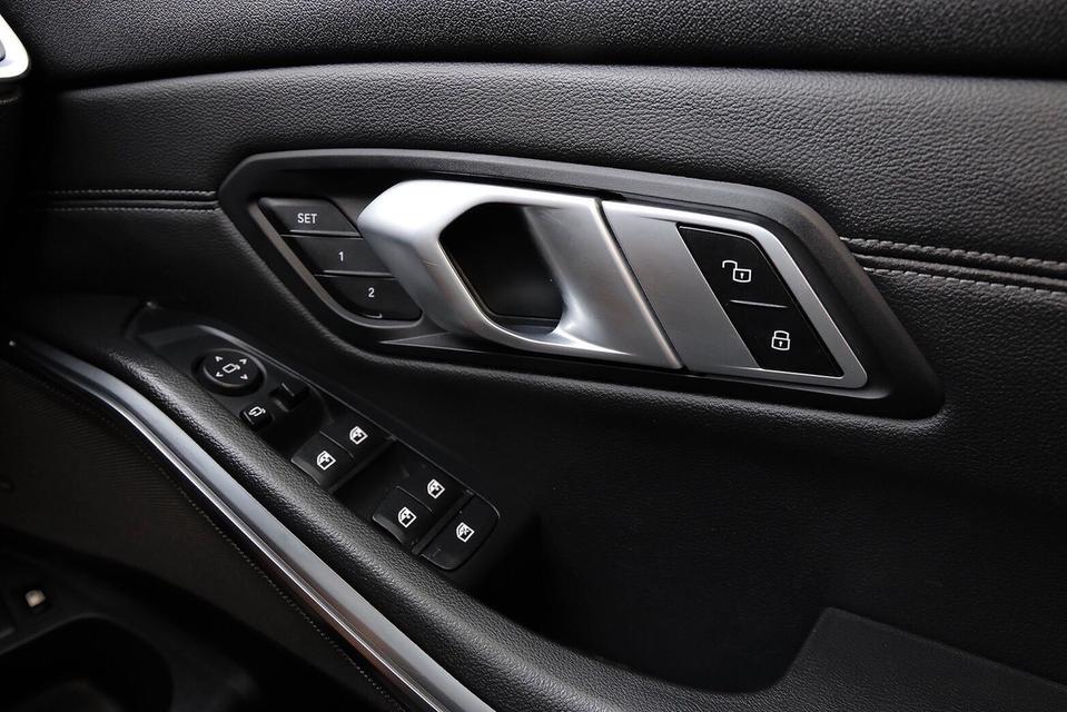 BMW 330e M Sport ปี 2021 14