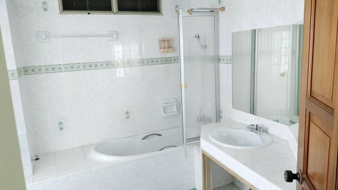 Spacious Land with Detached Home in Central Phuket – Large Garden & 4-Car Parking 9