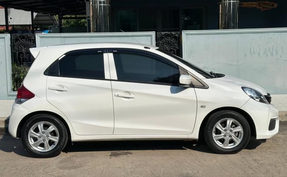 HONDA BRIO ขายด่วน สีขาว  3