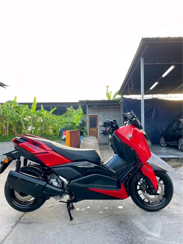 Yamaha XMAX สีแดงดำ 2