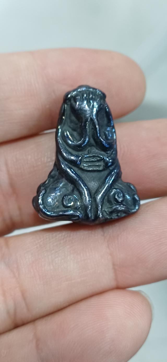 พญาเหล็กไหลธาตุ พิมพ์พระปิดตายันต์ยุ่ง หลวงปู่หวล วัดพุทไธศวรรย์ สีปีกแมลงทับ