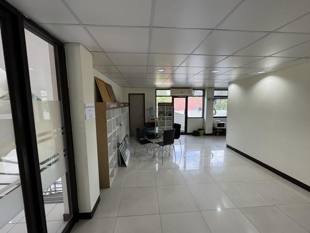 ให้เช่าพื้นที่ชั้น 2 ขนาด 217 ตร.ม. ถนนพัฒนาการ มีลิฟต์โดยสาร ใกล้ลอนดอนสตีท และโลตัส 2