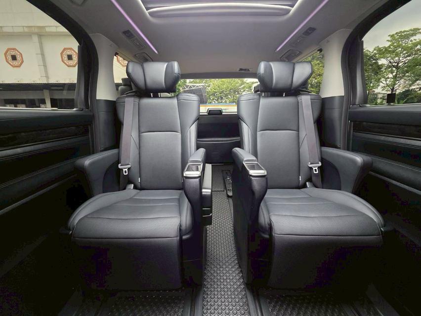 Toyota ALPHARD 2.5SC PACKAGE สีขาว ปี 2024 ไมล์ 36,000 กม. 13