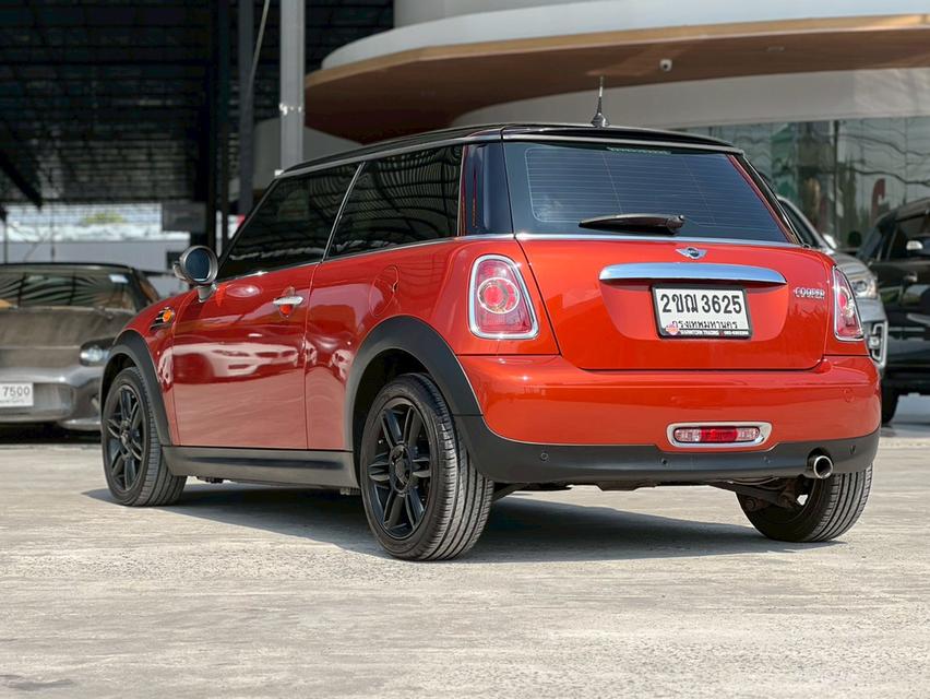 ปี 2011 MlNl COOPER 1.6 R56 Look 2 Hatchbackสีส้ม-ดำ เกียร์ออโต้ เบนซินล้วน รูปที่ 4