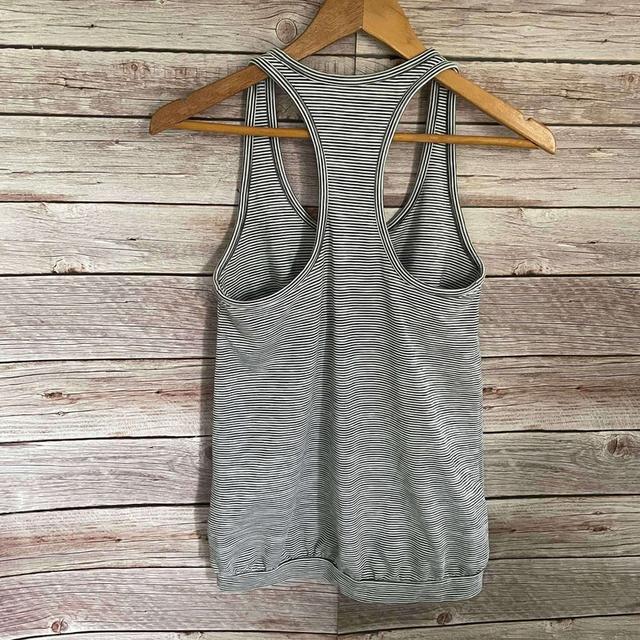 เสื้อกีฬาโยคะมือสอง สวย รูปที่ 2