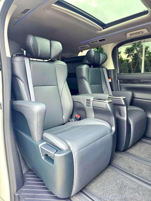 Toyota ALPHARD 2.5SC PACKAGE สีขาว ปี 2024 ไมล์ 60,000 กม. 12