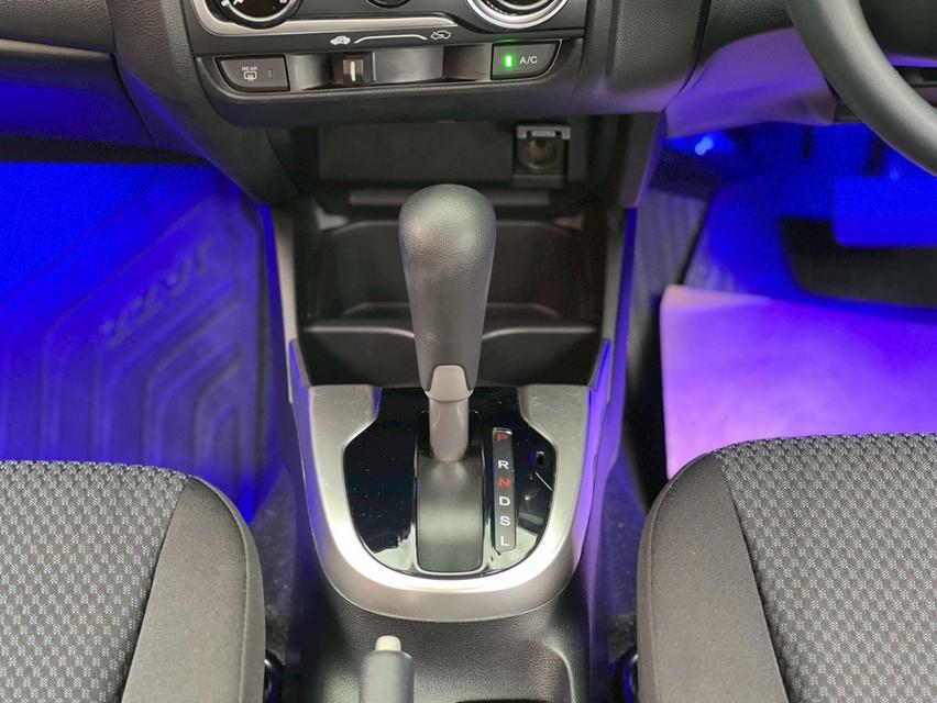 ปี 2021 HONDA JAZZ, 1.5 i-VTEC S โฉม ปี14-ปัจจุบัน สีเทา เกียร์ออโต้ เครื่องเบนซิน มือเดียวป้ายแดง 14