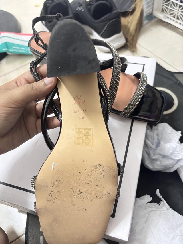 รองเท้าส้นสูง แบรนด์LYN 3