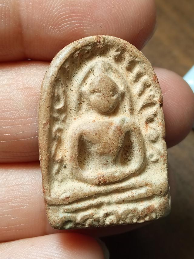 พระซุ้มกอเนื้อนวลตาโทนขาวชมพูบางๆ