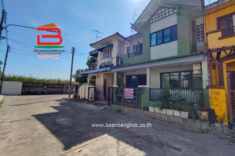 ทาวน์เฮ้าส์ วรางกูร รังสิตคลอง 3 (ใกล้โรงเรียนโชคชัย 4) เนื้อที่ 18.8 ตรว. ตำบลบึงลาดสวาย อำเภอลำลูกกา จังหวัดปทุมธานี 2