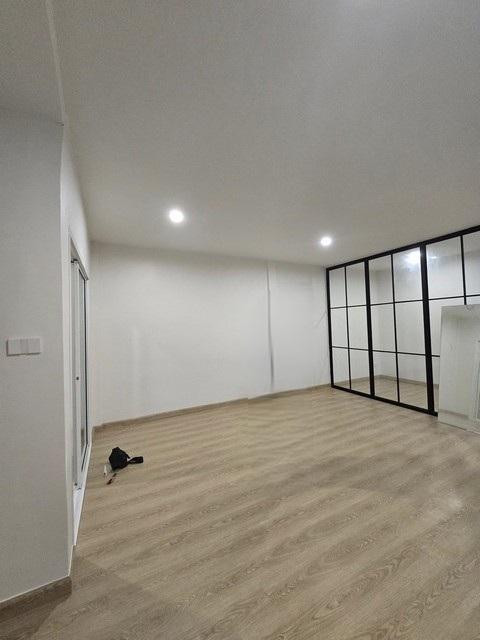 ขายทาวเฮ้าส์ 2 ชั้น หมู่บ้านพิมพ์ทอง ซอยลาดพร้าว 101 เดินทางสะดวก หาของกินสะดวก 11