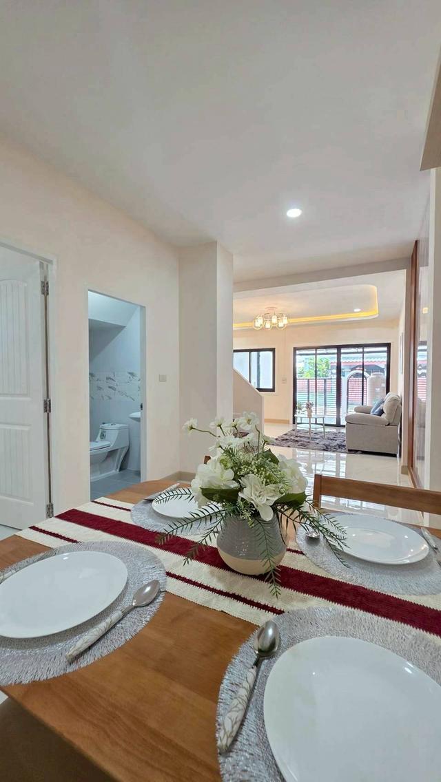 หมู่บ้าน ณ นนท์  (ต้นซอยวัดลาดปลาดุก) ทาวน์เฮาส์  2 ชั้น บ้านตกแต่งสวยพร้อมอยู่  ต่อเติมครัวและโรงรถ 8