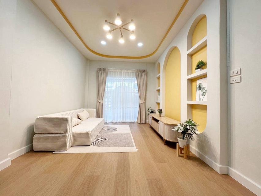 หมู่บ้านวรารักษ์  เลียบคลองสอง 27 6