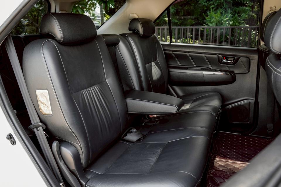 รหัสรถ CBL6651 TOYOTA FORTUNER 2.5 V AT 2015 11