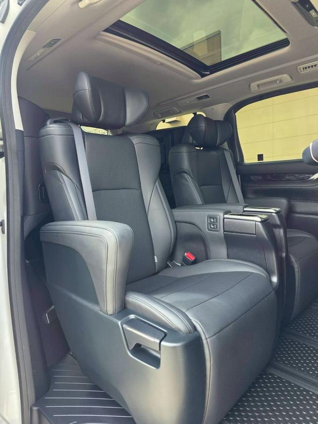 Toyota ALPHARD 2.5SC PACKAGE สีขาว ปี 2022 ไมล์ 62,000 กม.  11