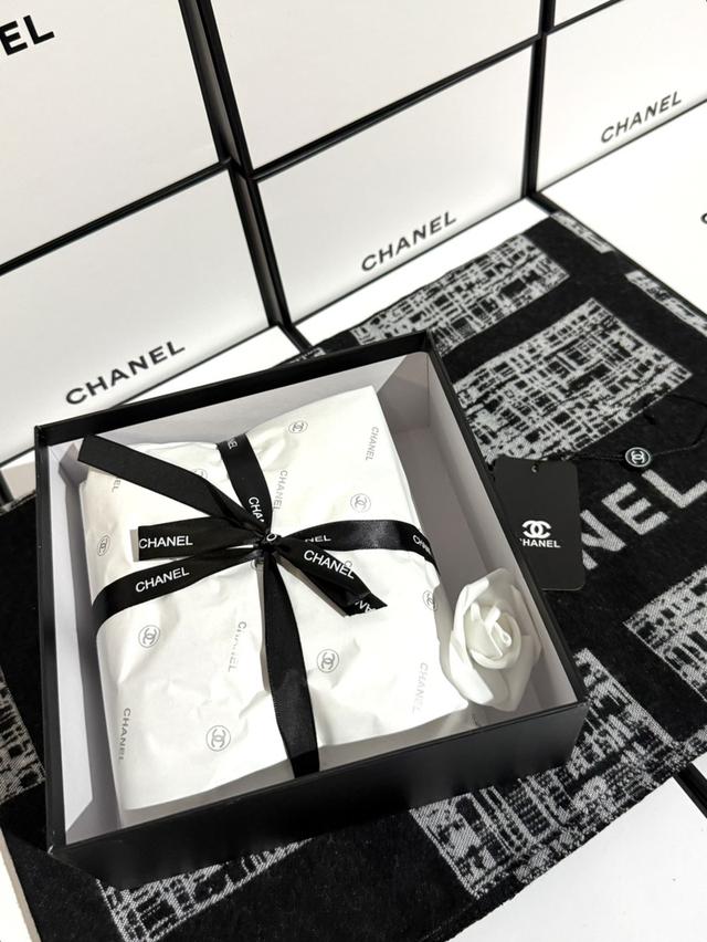 ผ้าคลุมไหล่ลายแยรนด์chanel