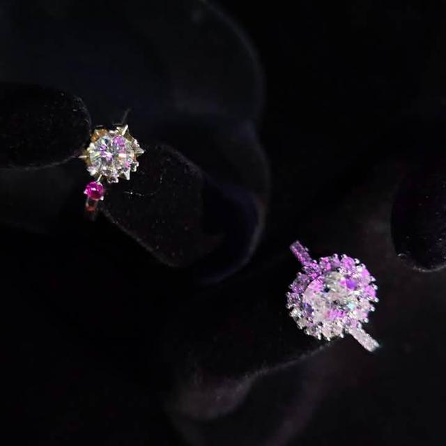 แหวนเพชร แหวนหมั้น แหวนคู่รัก ดีไซน์โดดเด่น งานผีมือละเอียดประณีต เพชรน้ำงามพร้อมใบรับรอง - ปุอามี่ Diamond Lap Rama2 (083-2469526)