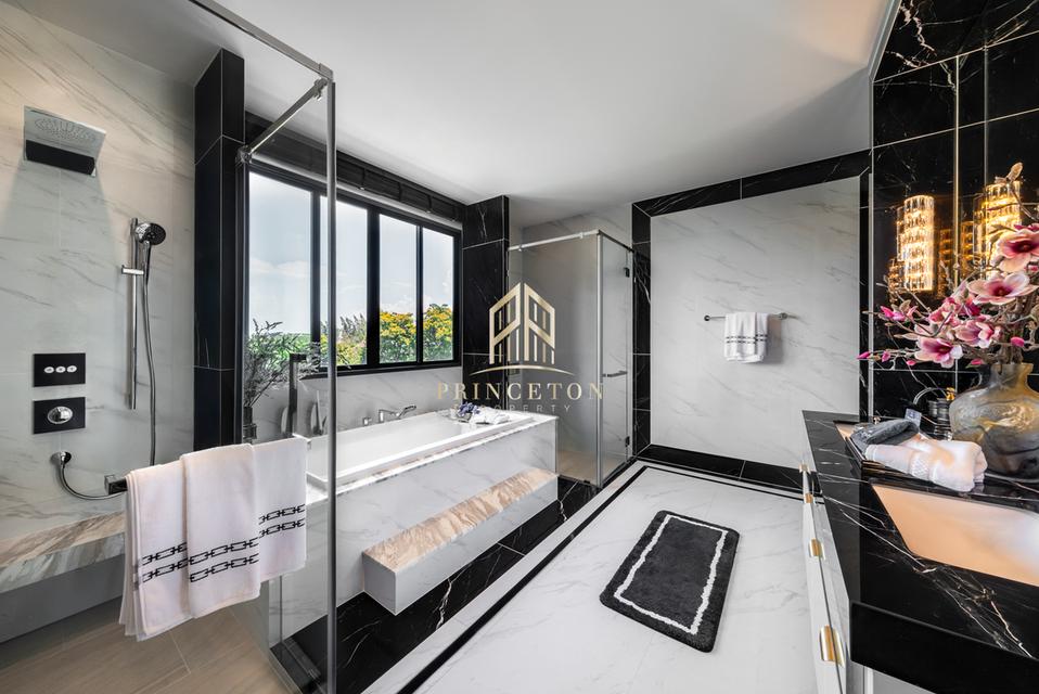 คฤหาสน์หรู 3 ชั้น แซงค์รอยัล ดิ เอททีน บางนา กม 7 CINQ ROYAL The Eighteen, Bangna KM.7 13