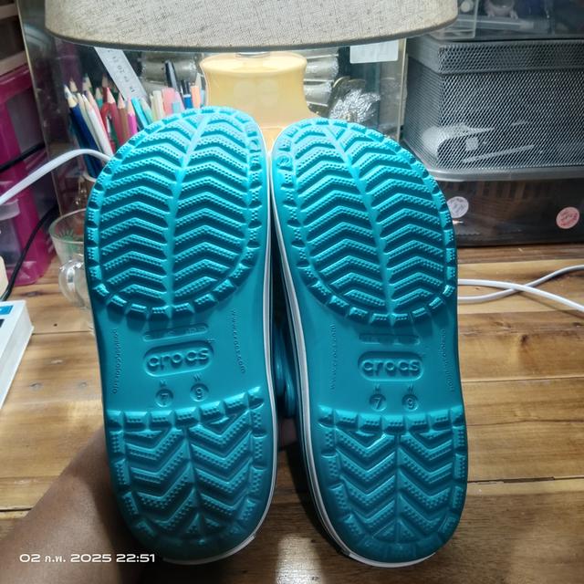 รองเท้า CROCS มือ2 แท้ 100% สีเขียวน้ำทะเล ขนาด M7 หรือ เบอร์ 40 ยาว25-25.5ซม. สภาพเกิน80% ราคา359฿ ค่าส่ง39฿ สอบถามข้อมูลเพิ่มเติม Line : @992pqeqo 2