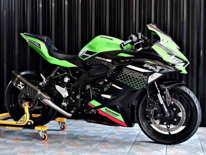 Kawasaki Ninja ZX-25R ABS SE ปี 2020 รถสีสวยมือ 2 3