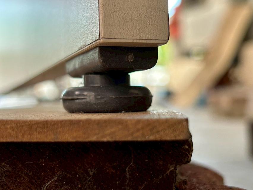 โต๊ะทำงานสีขาวราคา 1,490 บาท ก120xล60xส75 ซม. กระจกปูโต๊ะ 5 มม.เจียร์ปลีสวยงาม เก๊ะขวามีลูกกุญแจล็อคได้พร้อมถาดเครื่องเขียน เก๊ะกลางรางเลื่อน ขาปรับระ 5