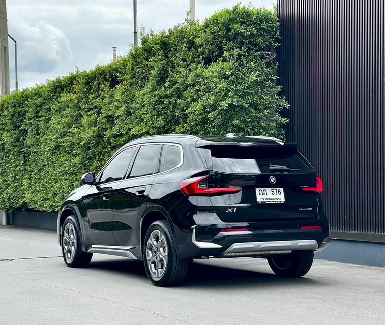 รหัสรถ AP576 BMW X1 2.0 sDrive 20i xLine สีดำ ปี 25