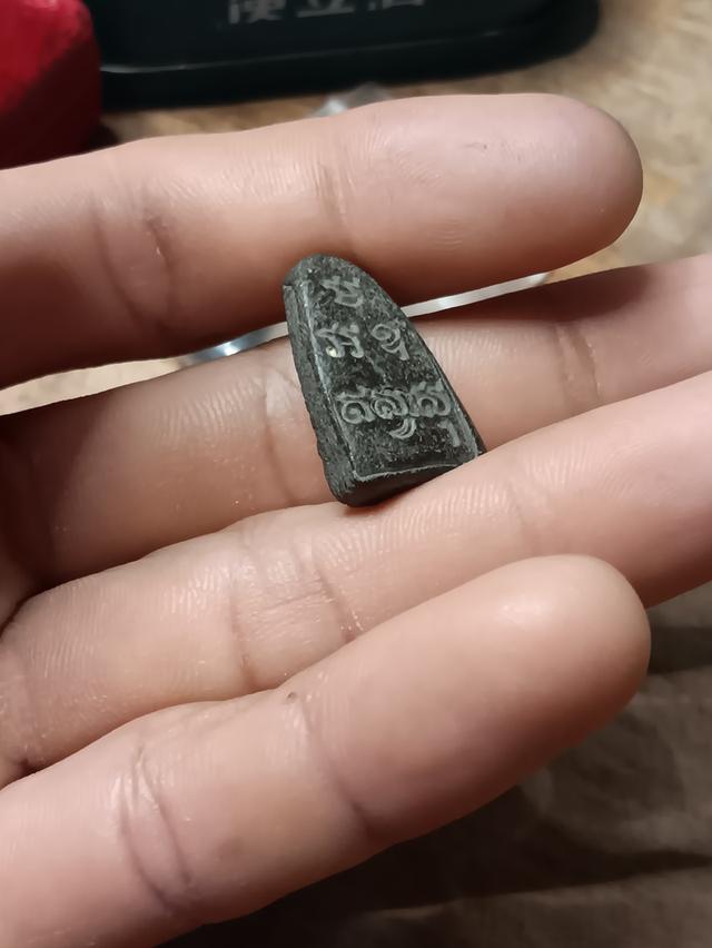 กลวงพ่อพุ่ม วัดสว่างฟ้า