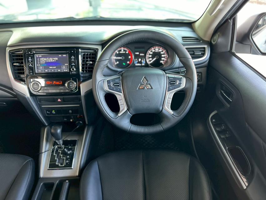 2019 MITSUBISHI TRITON 18-23, 2.4 GTโฉม PLUS DOUBLE CAB ตัวท็อปสุดสีเทา เกียร์ออโต้ เครื่องยนต์ดีเซล มือเดียวป้ายแดงซื้อสด รูปที่ 7