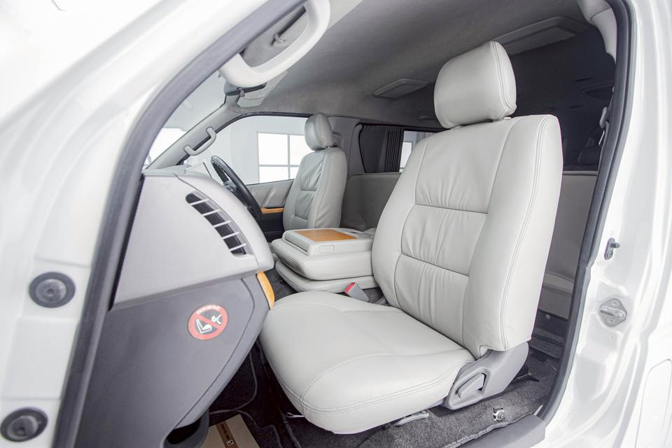 TOYOTA VENTURY 2.7 MAJESTY 2009  5